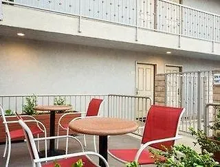 Ramada By Wyndham Marina Del Rey Otel