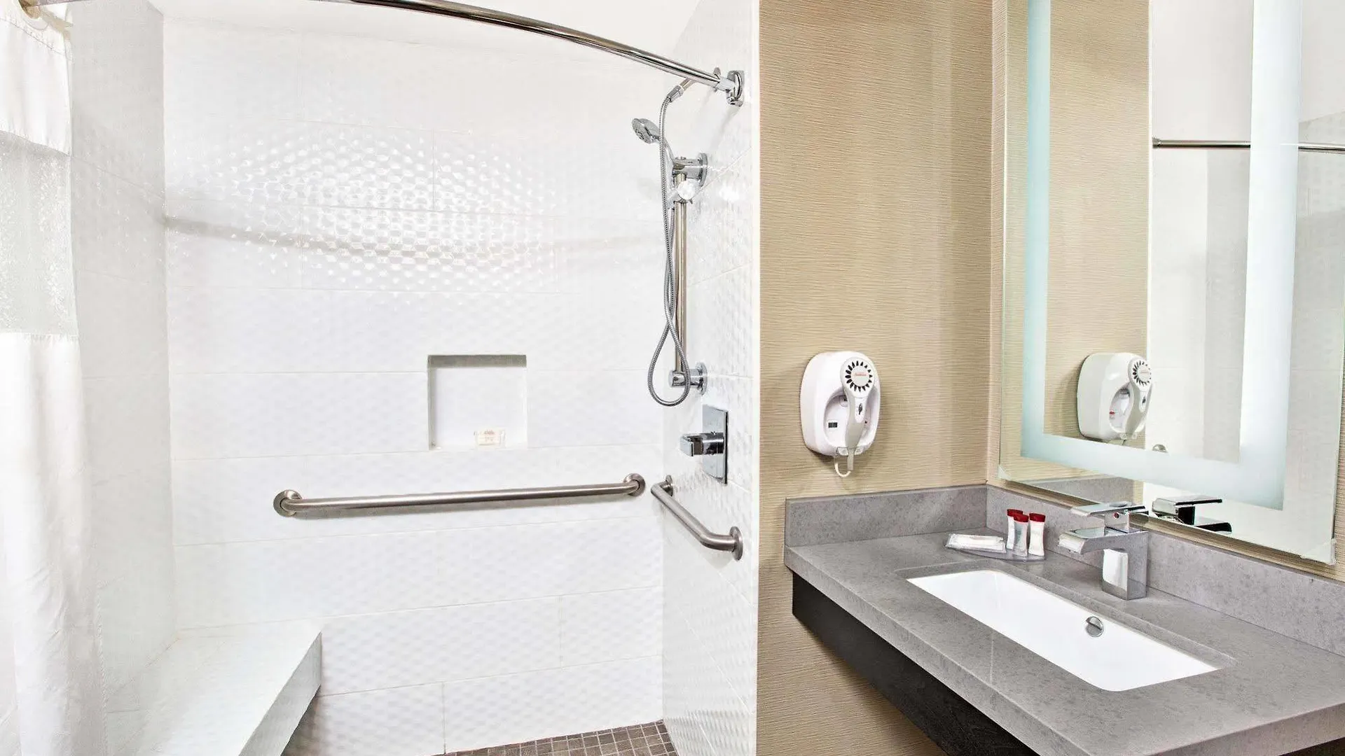 Ramada By Wyndham Marina Del Rey Otel 2*,  ABD